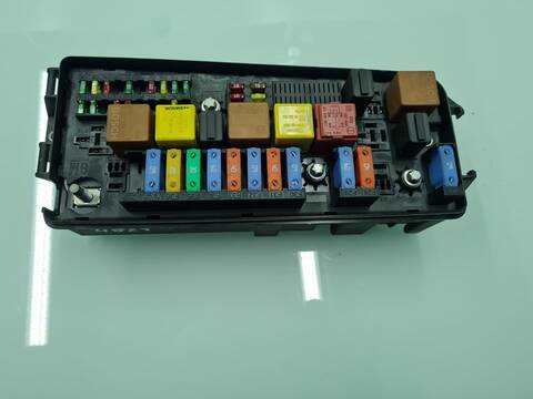 Foto 3ª: Caja Reles Fusibles Saab 9-3 2.2 TID LINEAR BERLINA 125CV 92KW [D223L] (2004)
