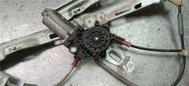 Foto 2ª: Elevalunas Eléctrico Delantero Derecho Peugeot 206 2.0 HDI 90 [RHY (DW10TD)]