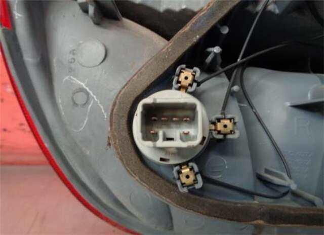 Foto 3ª: Piloto Trasero Derecho Toyota Yaris 1.0 16V [1SZ-FE]