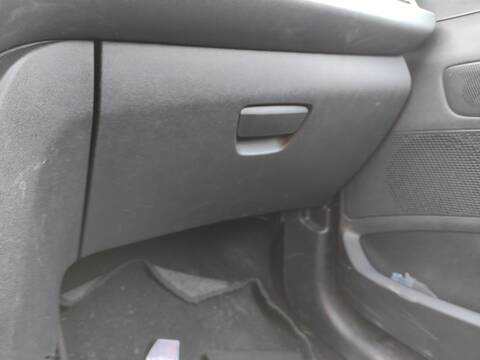 Guantera Peugeot 208 HM01