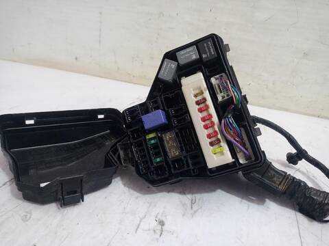 Foto 2ª: Caja Reles Fusibles Toyota Yaris ACTIVE 112CV [2NRFKE] (2017)