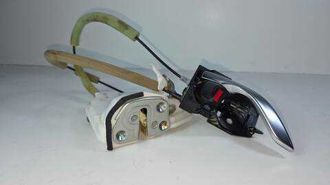 Cerradura Puerta Delantera Derecha Mazda 3 Y650 BERLINA