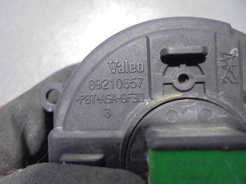 Foto 4ª: Faro Antiniebla Delantero Izquierdo Toyota Auris HYBRID ACTIVE 99CV 73KW [2ZRFXE] (2011)