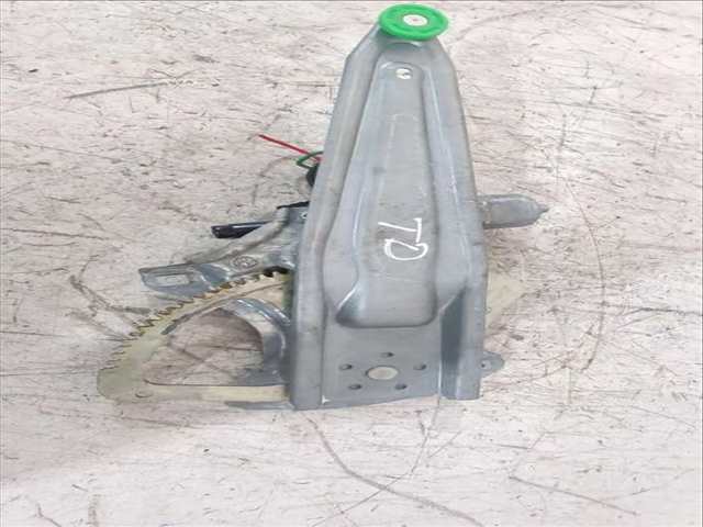 Foto 3ª: Elevalunas Manual Trasero Derecho Toyota Auris 1.6 ZRE151_) 124CV [1ZR-FE] (2006)