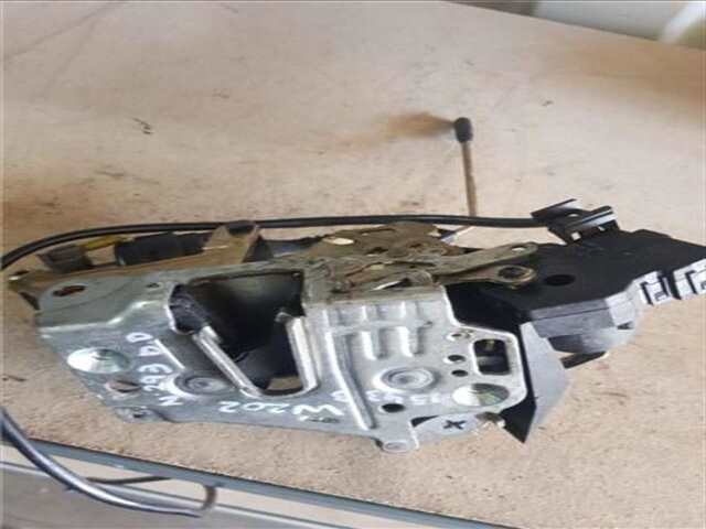 Foto 3ª: Cerradura Puerta Delantera Derecha Mercedes Clase C 160 2.2 220 DIESEL (202.121) [2.2 LTR. - 70 KW DIESEL CAT] [OM 604.910]