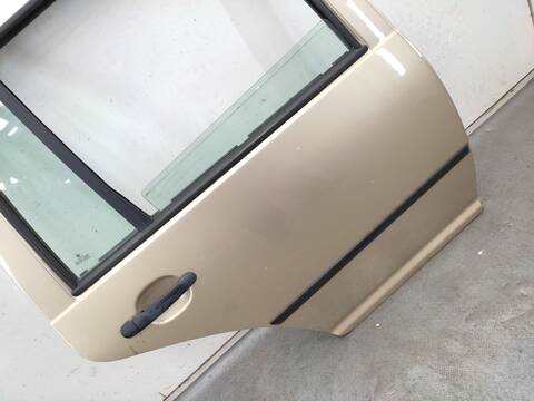 Foto 3ª: Puerta Trasera Derecha Volkswagen Golf 1.6 16V 105CV 77KW [AZD] (2001)