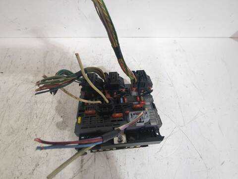 Foto 2ª: Caja Reles Fusibles Citroen C4 1.6 HDI 109CV [9HY (DV6TED4) 9HZ (DV6TED4)] (2006)