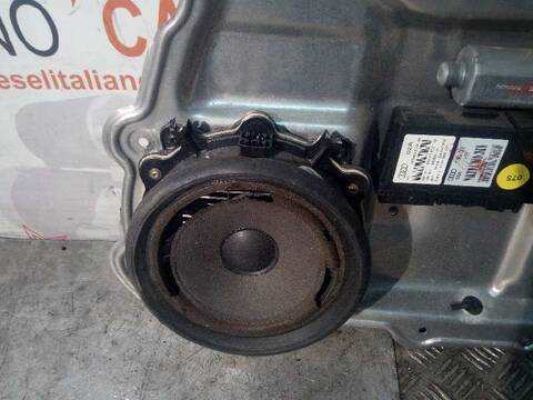 Foto 3ª: Elevalunas Manual Trasero Derecho Audi A8 4.2 QUATTRO 335CV 246KW [BFM] (2003)