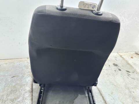 Foto 3ª: Asiento Delantero Derecho Volkswagen Caddy OUTDOOR 4MOTION BMT 122CV 90KW [DFSE] (2019)