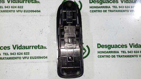 Foto 2ª: Botonera Elevalunas Peugeot 308 CONFORT 120CV 88KW [5F01] (2012)