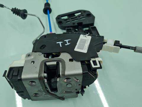 Foto 3ª: Cerradura Puerta Trasera Izquierda Mercedes Clase A 140 A 45 AMG 4-MATIC 176.052) 381CV 280KW [133980] (2017)