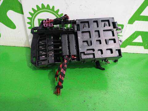 Foto 3ª: Caja Reles Fusibles Audi A6 2.4 177CV [BDW] (2004)