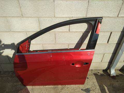 Foto 3ª: Puerta Delantera Izquierda Renault Megane 1.2 TCE 130 B9MR) HATCHBACK 130CV 97KW IV HATCHBACK B9A/M/N_) [H5F408] (2017)