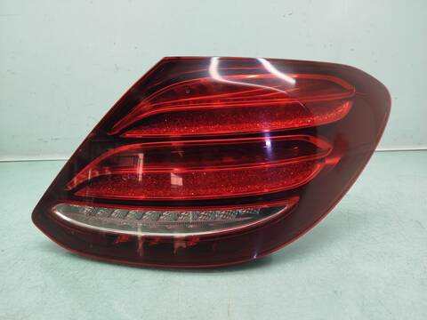 Piloto Trasero Derecho Mercedes Clase E 180 E 220 D 213.004) 194CV 143KW