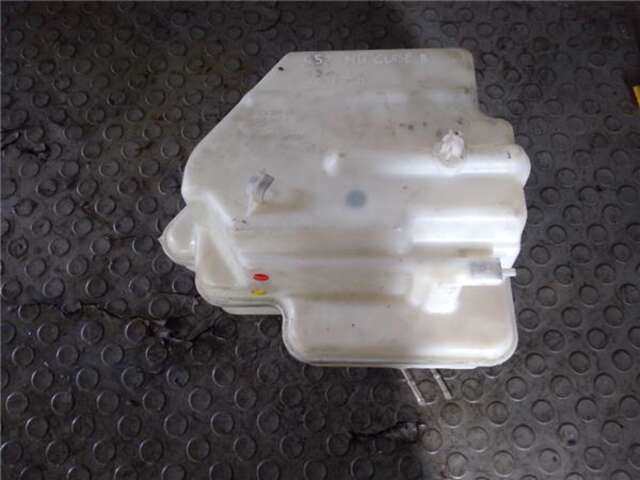 Foto 2ª: Deposito Limpiaparabrisas Mercedes Clase B 150 2.0 180 CDI (245.207) [2.0 LTR. - 80 KW CDI CAT] [OM 640.940]