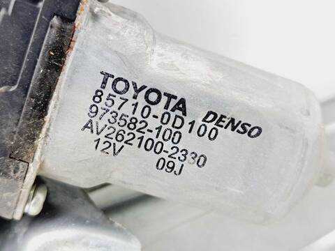 Foto 3ª: Elevalunas Manual Trasero Izquierdo Toyota Auris 1.6 16V CAT 124CV 91KW [1ZR] (2008)