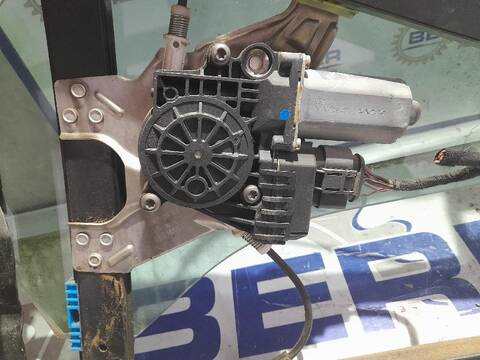Foto 3ª: Elevalunas Eléctrico Delantero Derecho Audi A6 2.5 V6 24V TDI 180CV [AKE] (2001)