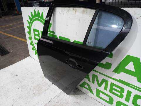 Foto 3ª: Puerta Trasera Izquierda Opel Astra ELEGANCE 101CV [Z17DTH] (2004)