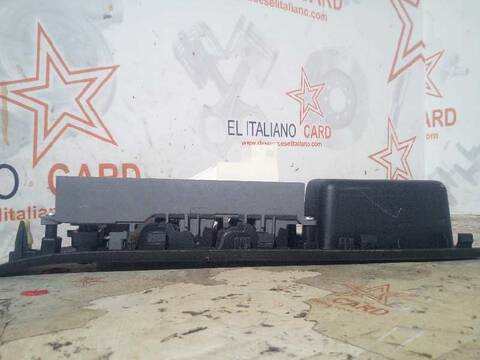 Foto 2ª: Botonera Elevalunas Toyota Yaris HYBRID ACTIVE 101CV 74KW [1NZ] (2019)