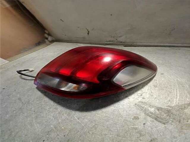 Foto 3ª: Piloto Trasero Derecho Peugeot 108 1.0 ACTIVE [1.0 LTR. - 51 KW VTI]