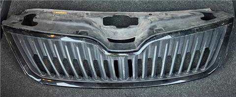 Rejilla Delantera Skoda Rapid 1.6 TDI 105CV 77KW