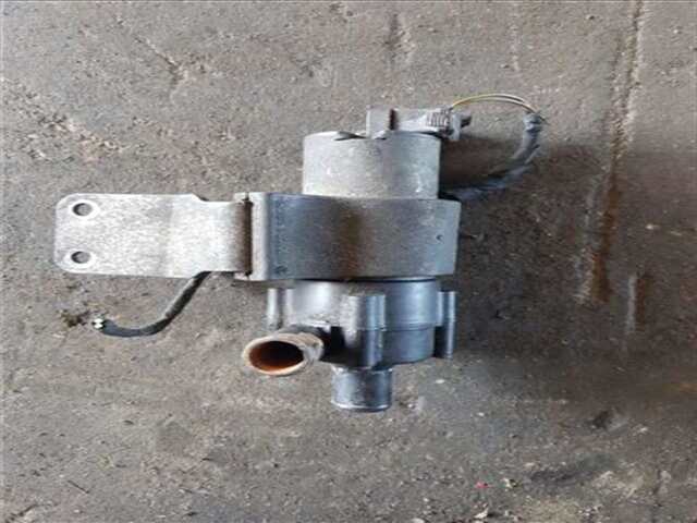 Foto 2ª: Bomba de Agua Mercedes Clase C 160 2.2 220 DIESEL (202.121) [2.2 LTR. - 70 KW DIESEL CAT] [OM 604.910]