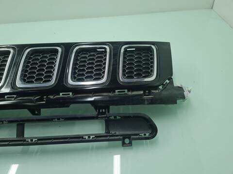 Foto 4ª: Rejilla Delantera Jeep Compass LIMITED 4X2 120CV 88KW [55260384] (2018)