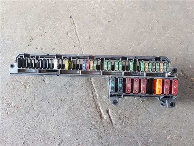 Caja Reles Fusibles Bmw Serie 5 518 3.0 530I [3.0 LTR. - 170 KW 24V CAT]