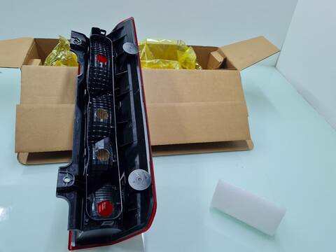 Foto 3ª: Piloto Trasero Izquierdo Ford Transit DIESEL (2014)