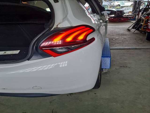 Foto 2ª: Piloto Trasero Derecho Peugeot 208 STYLE 99CV 73KW [BH02] (2016)