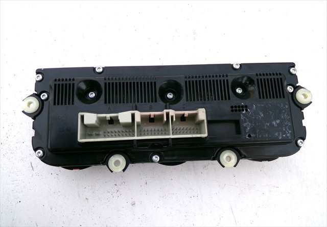 Foto 2ª: Mando Calefacción A. A. Volkswagen Golf 1.9 TDI SERIE 5,2004-2008 [BKC] (2004)