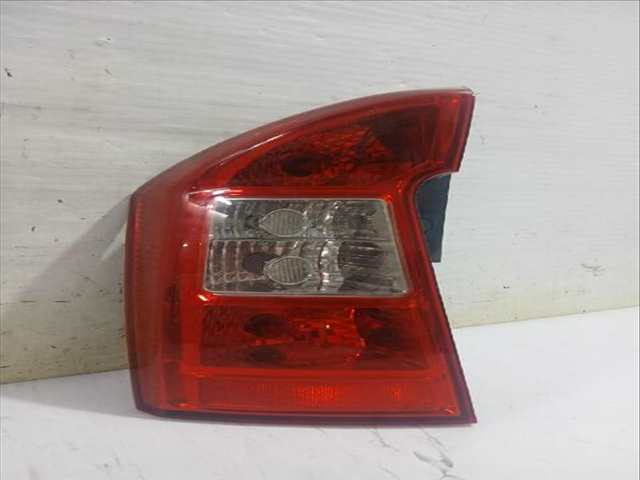 Foto 3ª: Piloto Trasero Izquierdo Kia Carens 2.0 CRDI 140 140CV [D4EA] (2006)