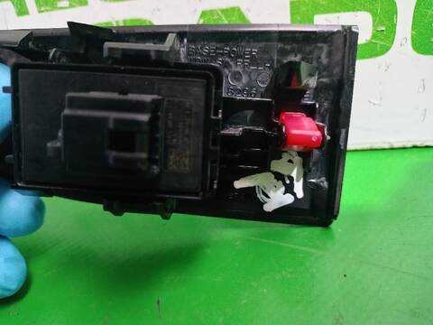 Foto 3ª: Botonera Elevalunas Nissan Qashqai 1.3 DIG-T 140CV [HR13DDT] (2013)