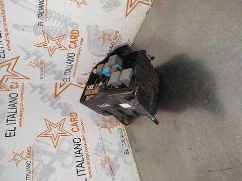 Foto 2ª: Caja Reles Fusibles Toyota Rav4 EXECUTIVE 150CV 110KW [2AD] (2011)