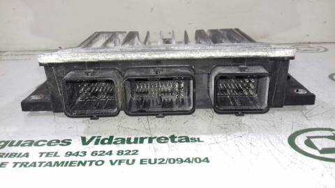 Foto 2ª: Centralita Motor ECU Renault Scenic CONFORT AUTHENTIQUE 101CV 74KW [K9K728] (2001)