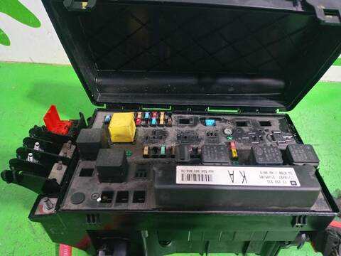 Foto 3ª: Caja Reles Fusibles Opel Zafira 1.9 CDTI 120CV [Z19DT] (2005)