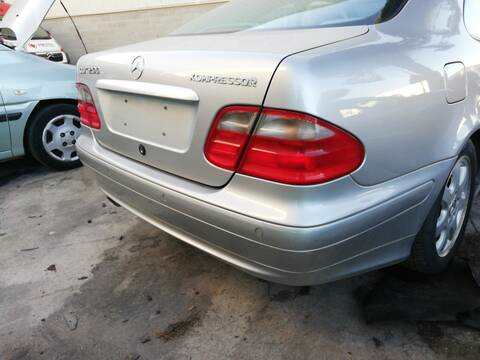 Foto 2ª: Paragolpes Trasero Mercedes Clase CLK 200 2.0 G 163CV 120KW BM 208) COUPE 111956 (2001)
