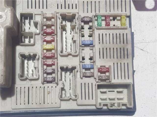 Foto 3ª: Caja Reles Fusibles Renault Megane 1.5 AUTHENTIQUE [1.5 LTR. - 78 KW DCI DIESEL] II BERLINA 5P (10.2002-_) [K9K P7]