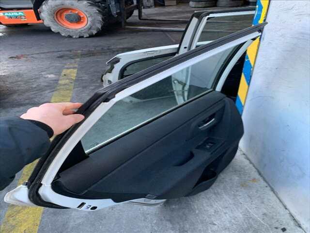 Foto 2ª: Puerta Trasera Izquierda Toyota Auris 1.8 16V HIBRID99CV - 136CV TOTAL 0CV [2ZR] (2019)