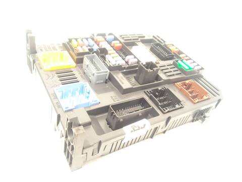 Foto 2ª: Caja Reles Fusibles Peugeot 3008 1.2 THP/ PURETECH 130 MRHNSM MRHNSU MRHNSJ MRHNYW ... 131CV 96KW [HNY] (2018)