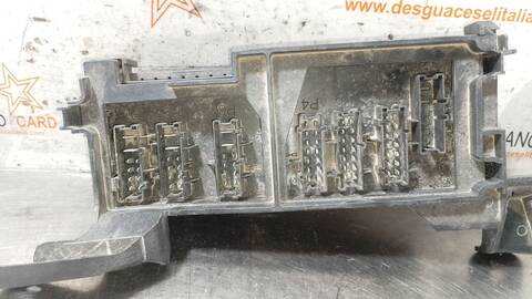 Foto 3ª: Caja Reles Fusibles Mercedes Clase ML 320 3.0 CDI W164) 224CV 165KW 164.122) [OM642940] (2006)