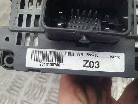 Foto 3ª: Caja Reles Fusibles Peugeot 3008 GT LINE 181CV 133KW [5G01] (2018)