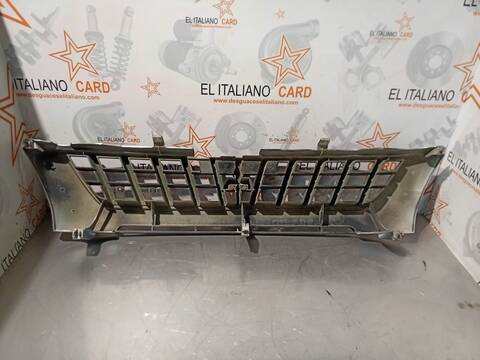 Foto 4ª: Rejilla Delantera Mitsubishi L200 2500 TD MAGNUM 4-PTAS.) 99CV 73KW [4D56] (2000)