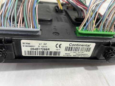 Foto 3ª: Caja Reles Fusibles Renault Megane DYNAMIQUE 116CV (2008)