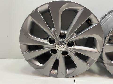 Foto 2ª: Juego LLantas Toyota Auris 2ZR (2014)