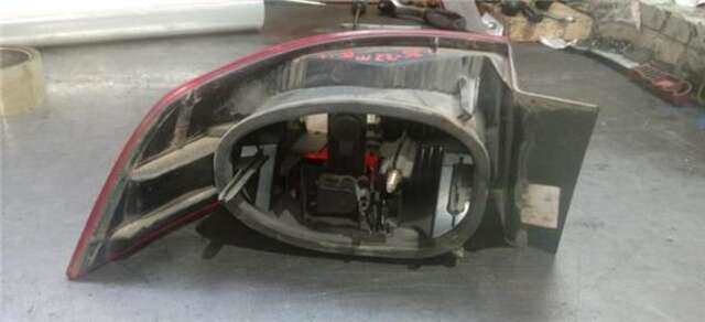 Foto 3ª: Piloto Trasero Derecho Renault Laguna 2.0 AUTHENTIQUE [2.0 LTR. - 99 KW] [F4RJ7]