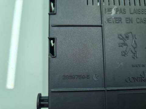 Foto 3ª: Caja Reles Fusibles Peugeot 5008 ALLURE 163CV 120KW [RH02] (2012)