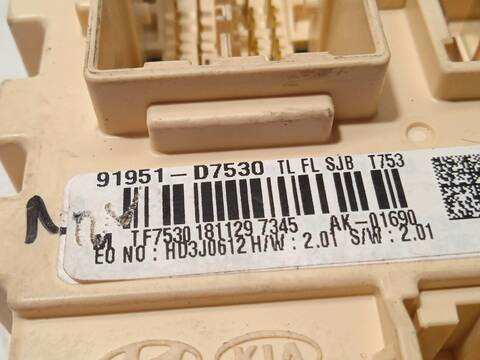 Foto 4ª: Caja Reles Fusibles Hyundai Tucson 132CV 97KW [D4FE] (2019)