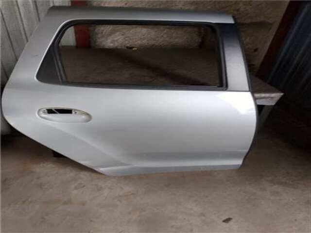 Puerta Trasera Derecha Dacia Duster 1.5 PRESTIGE [1.5 LTR. - 85 KW BLUE DCI DIESEL FAP CAT]