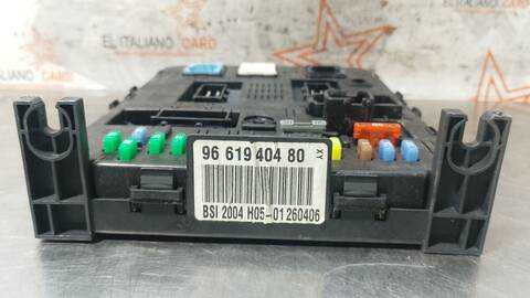 Foto 3ª: Caja Reles Fusibles Citroen C4 COLLECTION COUPE 109CV 80KW [NFUTU5JP4] (2006)